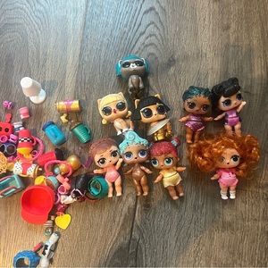 9 LOL Dolls and some accessories